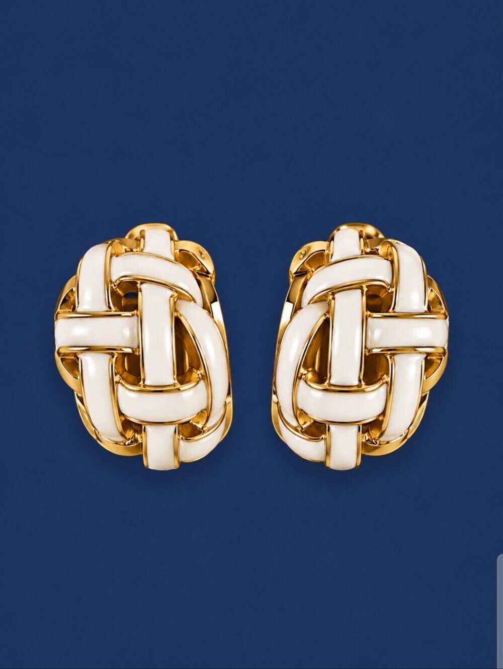 VTG 80s White Enamel Basketweave Dome Clip-on Earrings
